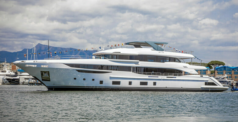 Корпус яхты Benetti Diamond 44M 6 спуск на воду