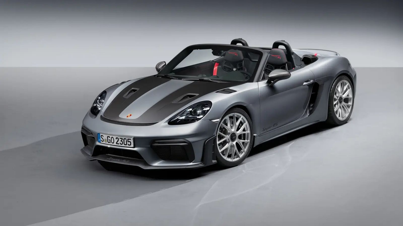 Porsche Boxster Spyder RS ​​2024 года с 493 лошадиными силами — самый мощный вариант спортивного автомобиля с откидным верхом.