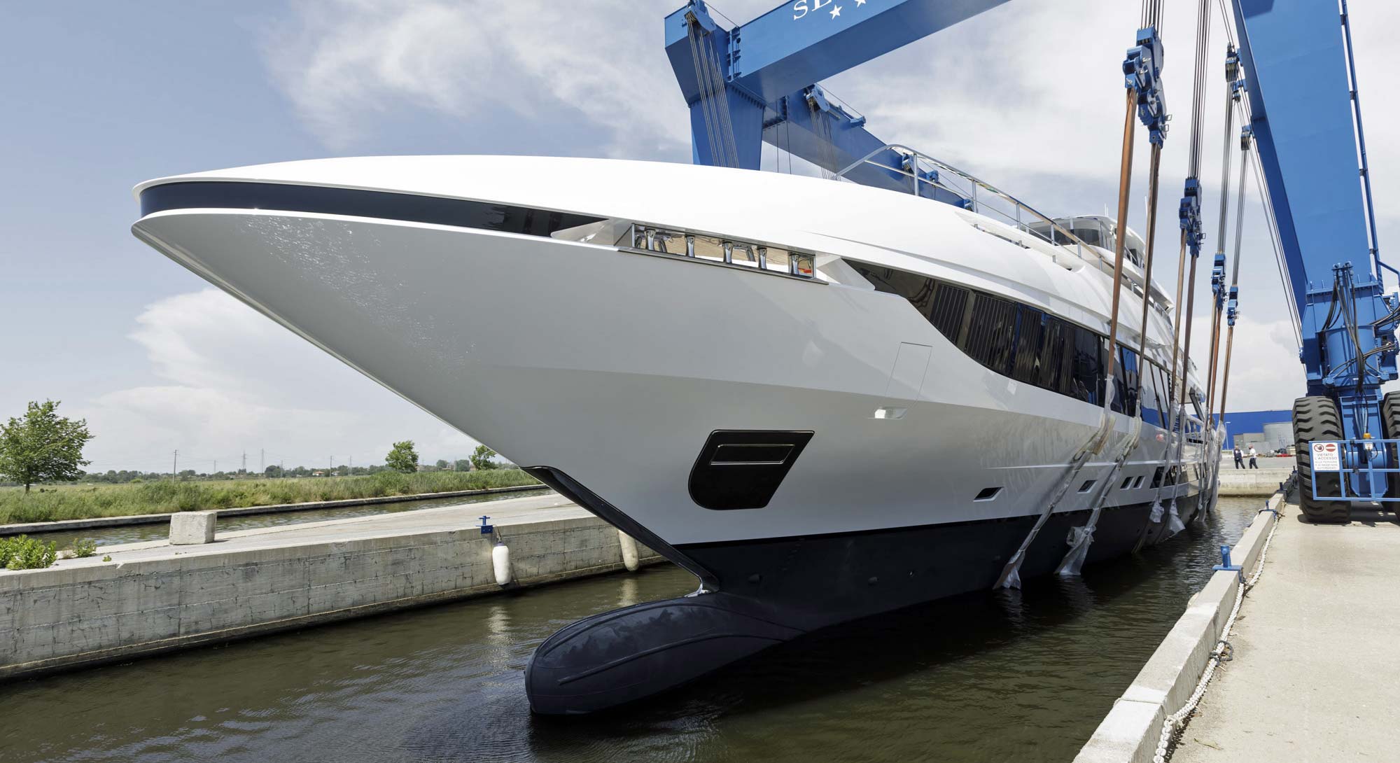 У Mangusta Oceano 50 Yacht Hull 3 есть свой день