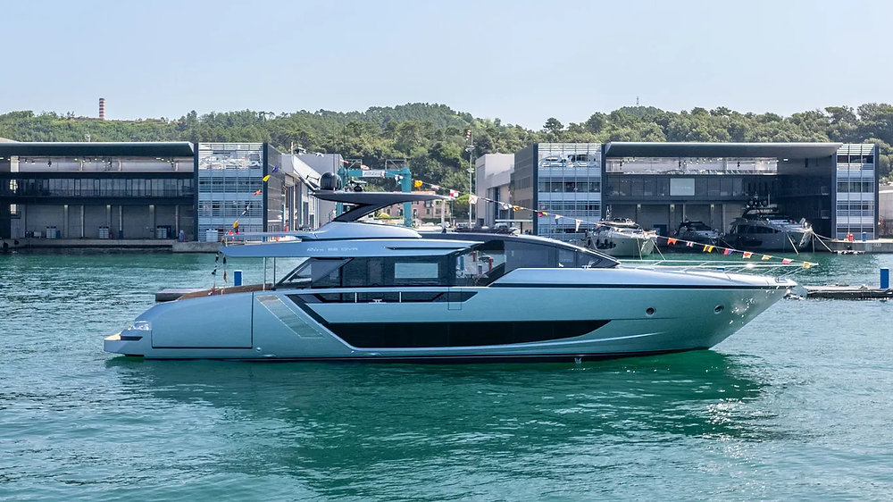 НОВАЯ RIVA 82′ DIVA ФЛАЙБРИДЖ С БЕСКОНЕЧНЫМ ПРОСТРАНСТВОМ НА ОТКРЫТОМ ПРОСТРАНСТВЕ