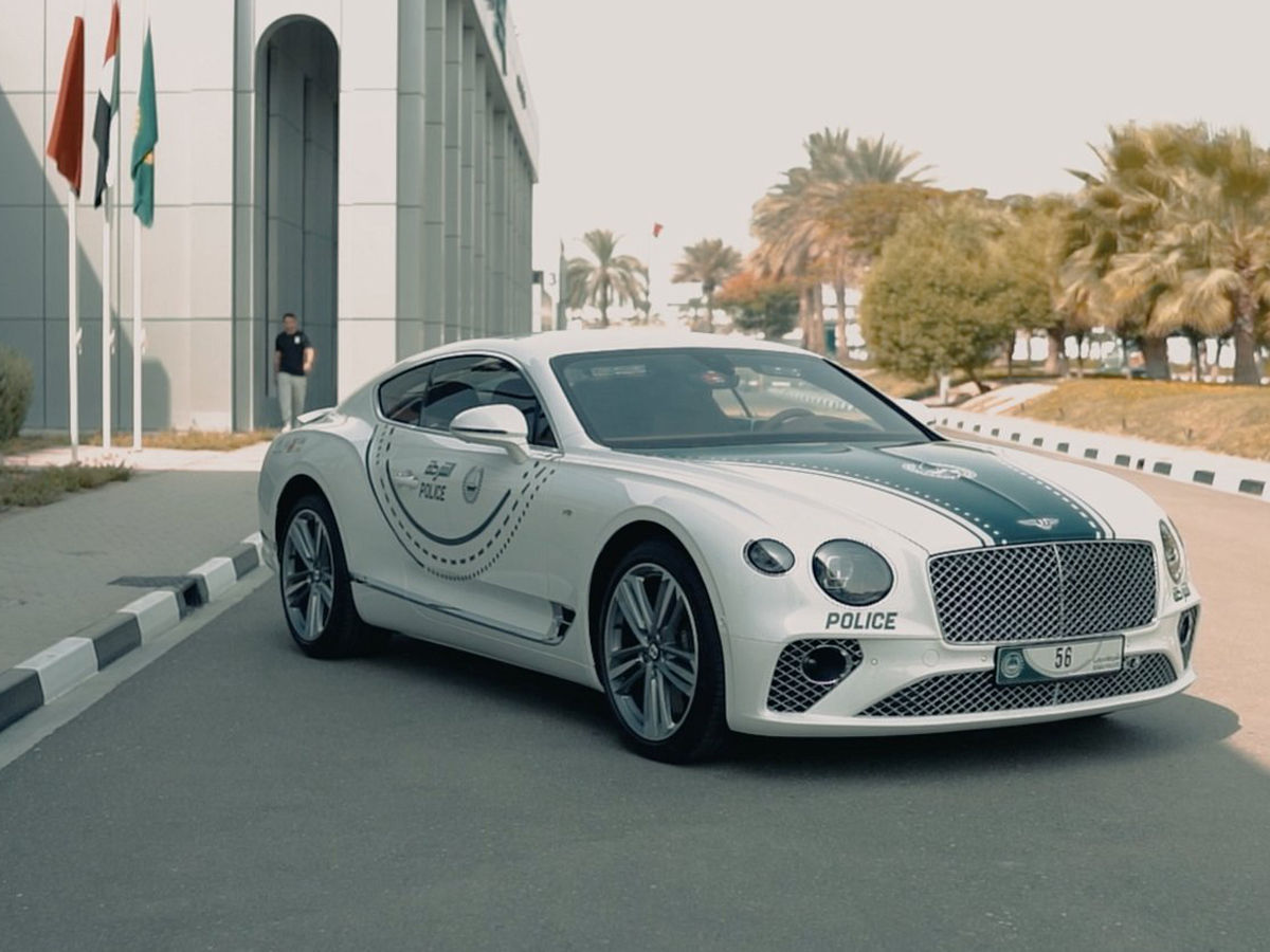 Полиция Дубая пополнила свой парк экзотических патрульных машин Bentley Continental GT V8 стоимостью 300 000 долларов.