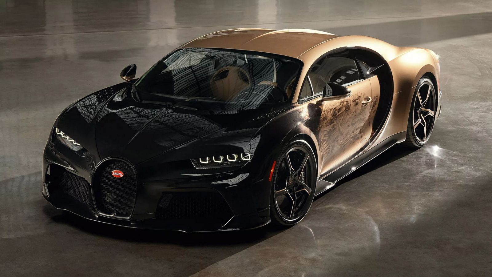 Bugatti создала единственный в своем роде суперкар Chiron Super Sport для очень важного клиента из Коннектикута.  Уникальное творение, окрашенное в двухцветный цвет, передает богатое наследие Bugatti с помощью серии набросков, нарисованных вручную на кузове».