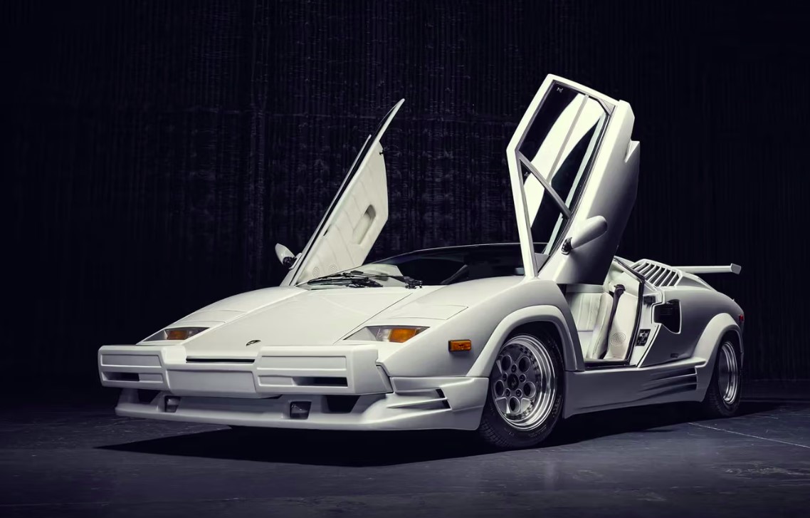 Легендарный волк с Уолл-стрит Lamborghini Countach украсит аукцион RM Sotheby’s