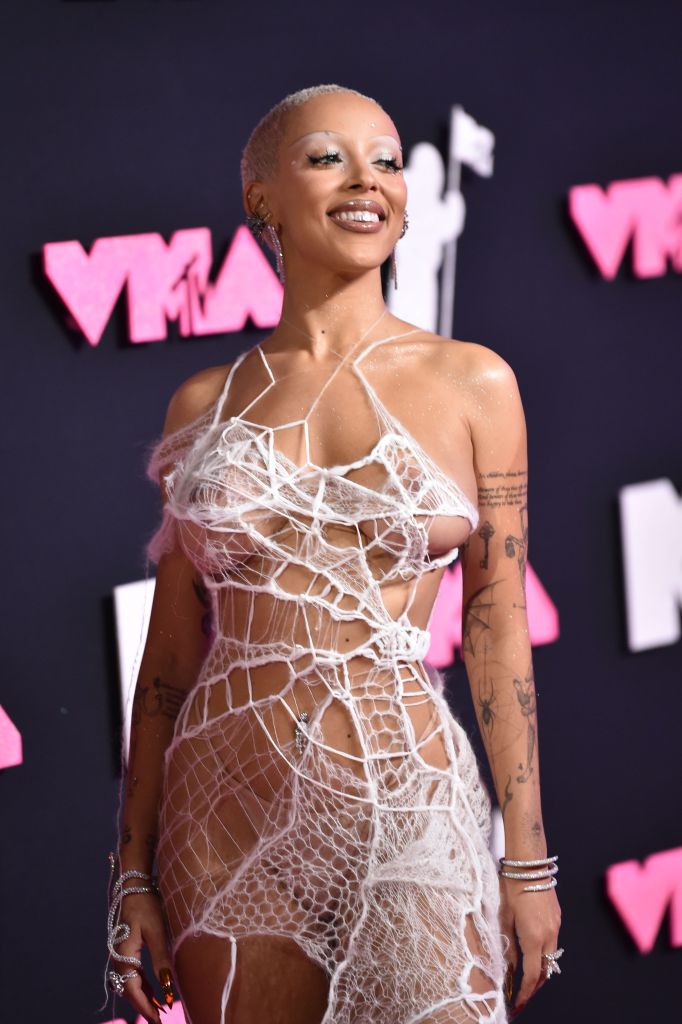 Doja Cat 2023 MTV Video Music Awards, прибытие, Ньюарк, Нью-Джерси.