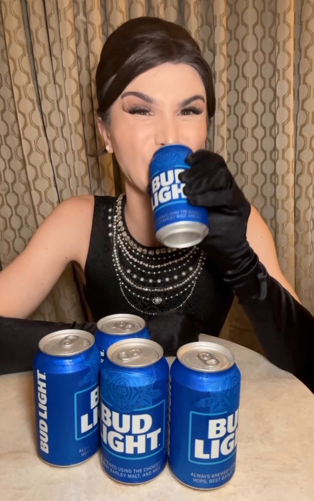 Дилан Малвейни в клипе Bud Light.