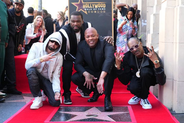 Эминем, 50 Cent, Dr. Dre и Снуп Догг на церемонии Голливудской Аллеи славы во вторник на Голливудском бульваре.