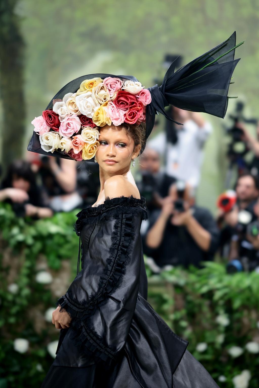 Зендая была названа «иконой моды года» после смены наряда на Met Gala